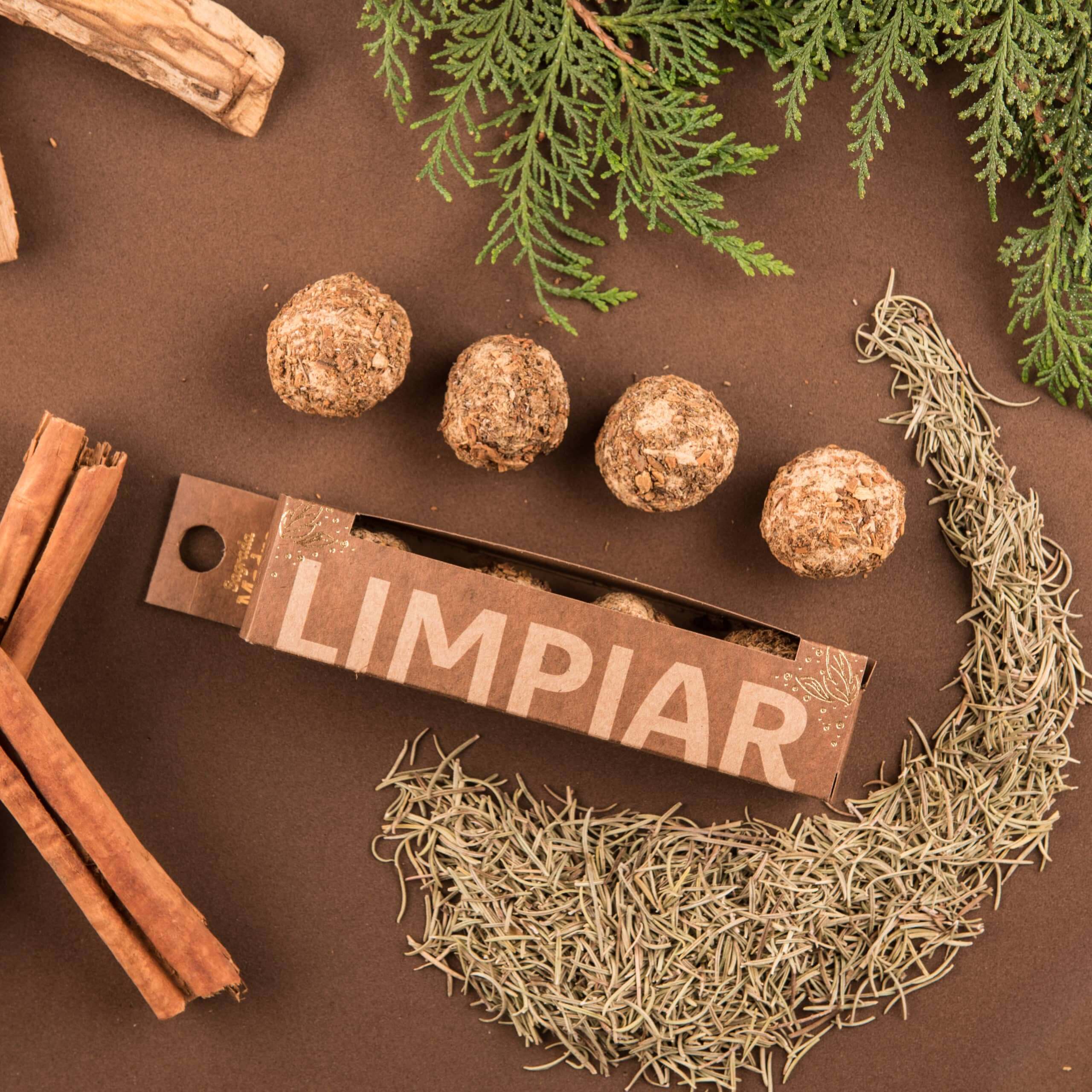 Caja con el nombre Limpiar, con algunas bombitas herbales